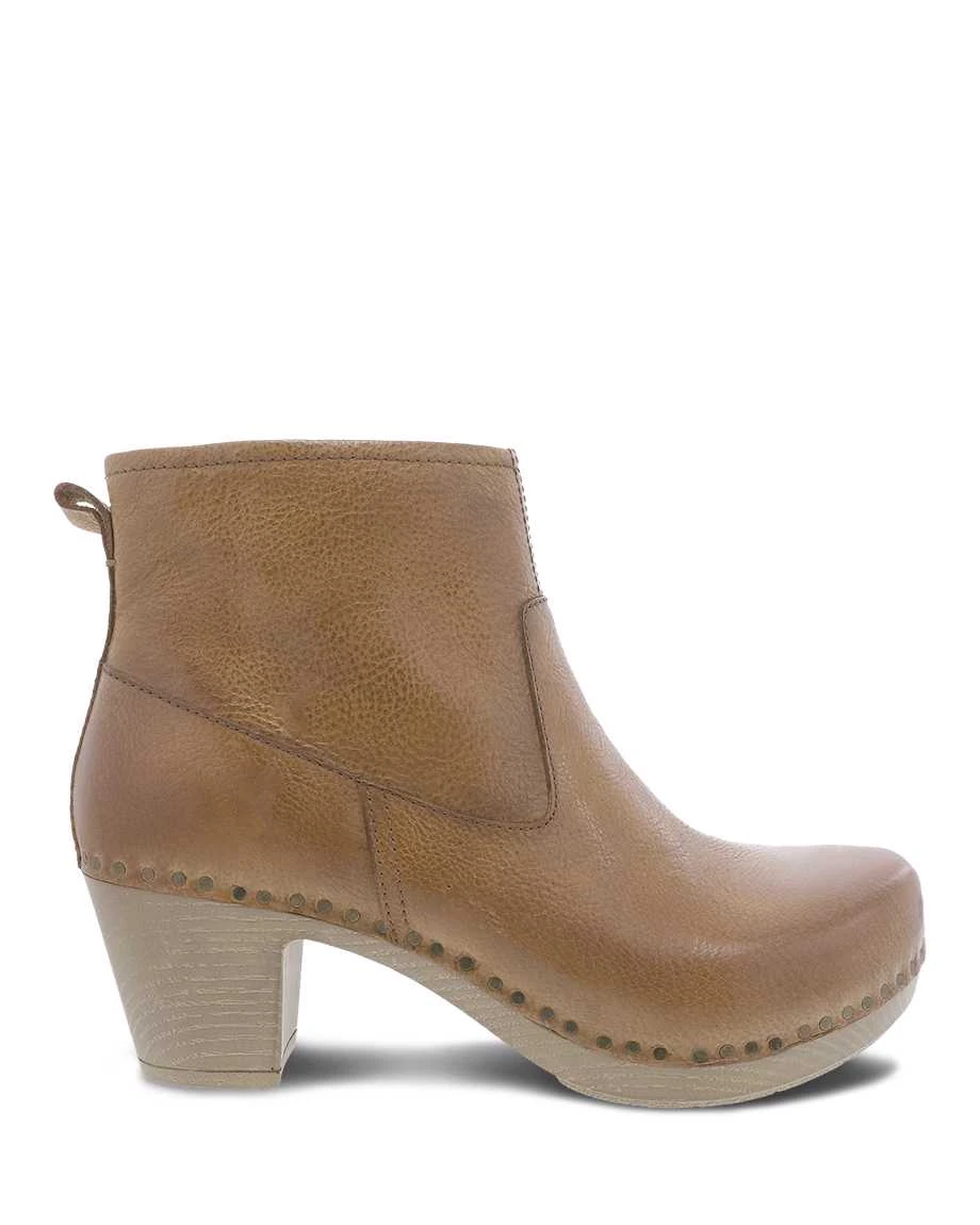 'Dansko' Women's Sarah - Tan Milled Burnished 1 'Dansko' Women's Sarah - Tan Milled Burnished